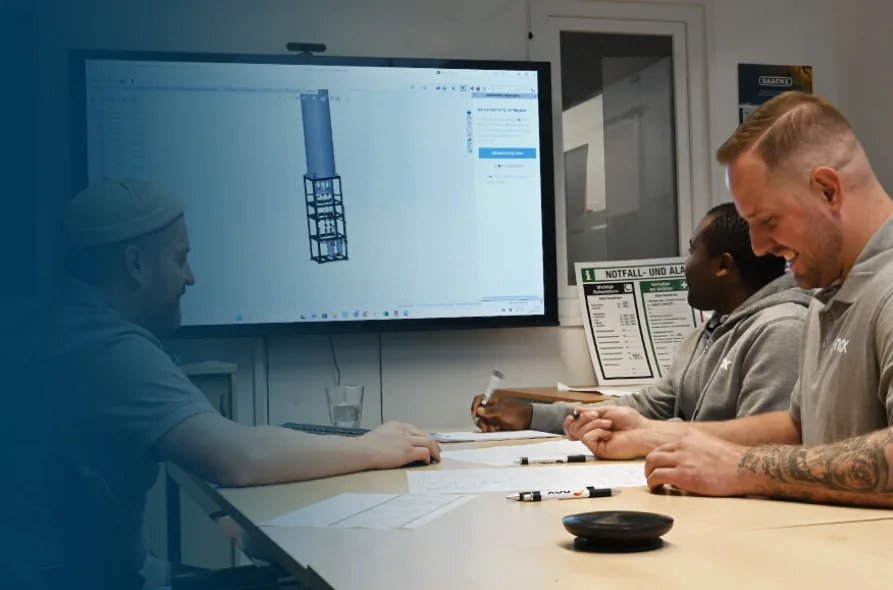 CONTEC Team bei Planung und Konstruktion am digitalen 3D-Modell